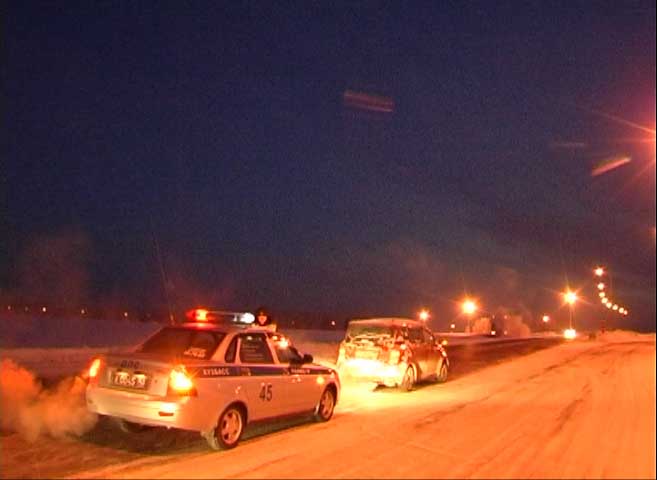 ДПС оказали помощь женщине - водителю Тойоты, автомобиль которой заглох на трассе в сильный мороз
