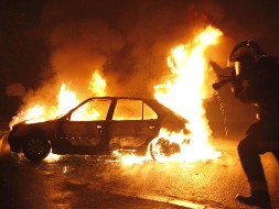 В Кемерово местный житель из мести сжег два автомобиля своего соседа