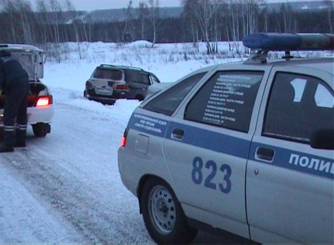 В Кузбассе угнанную машину удалось остановить только прострелив колеса