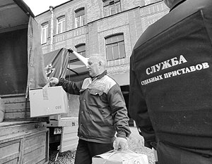 Кузбасские приставы арестовали за долги нотариальную контору