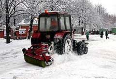 Кузбассовцы помогают коммунальщикам в уборке территорий от снега