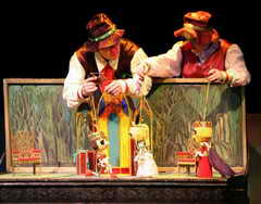 9 ноября в Новокузнецком театре кукол «Сказ» состоится премьера спектакля «Носорог и Жирафа» по известной пьесе Х.Гюнтера 