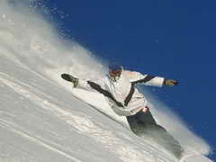 На горе Туманная в Таштаголе начались тренировки сноубордистов и горнолыжников
