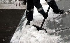 В Кузбассе усилен контроль за своевременной очисткой дворов от снега и наледи