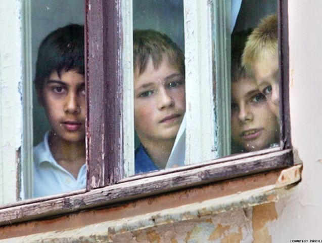Детей из Кемеровской области запретили усыновлять иностранцам