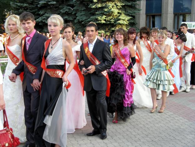 Одиннадцатиклассники Кузбасса получают помощь в подготовке к выпускному балу