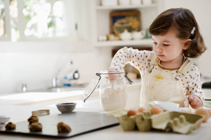 Десять причин научить ребенка готовить