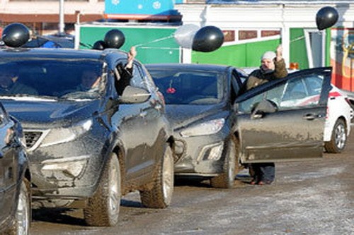 Память жертв ДТП в Кемерово почтили автопробегом 
