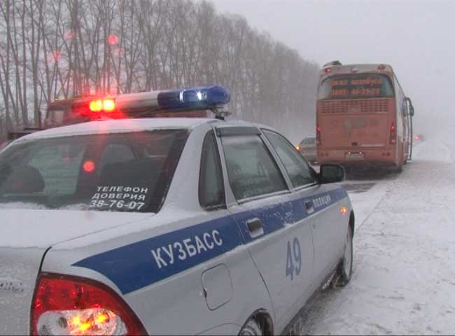 Сотрудники батальона дорожно-патрульной службы оказали помощь междугороднему автобусу