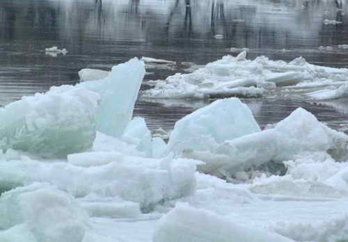 Кузбассовцы смогут наблюдать ледоход в прямом эфире