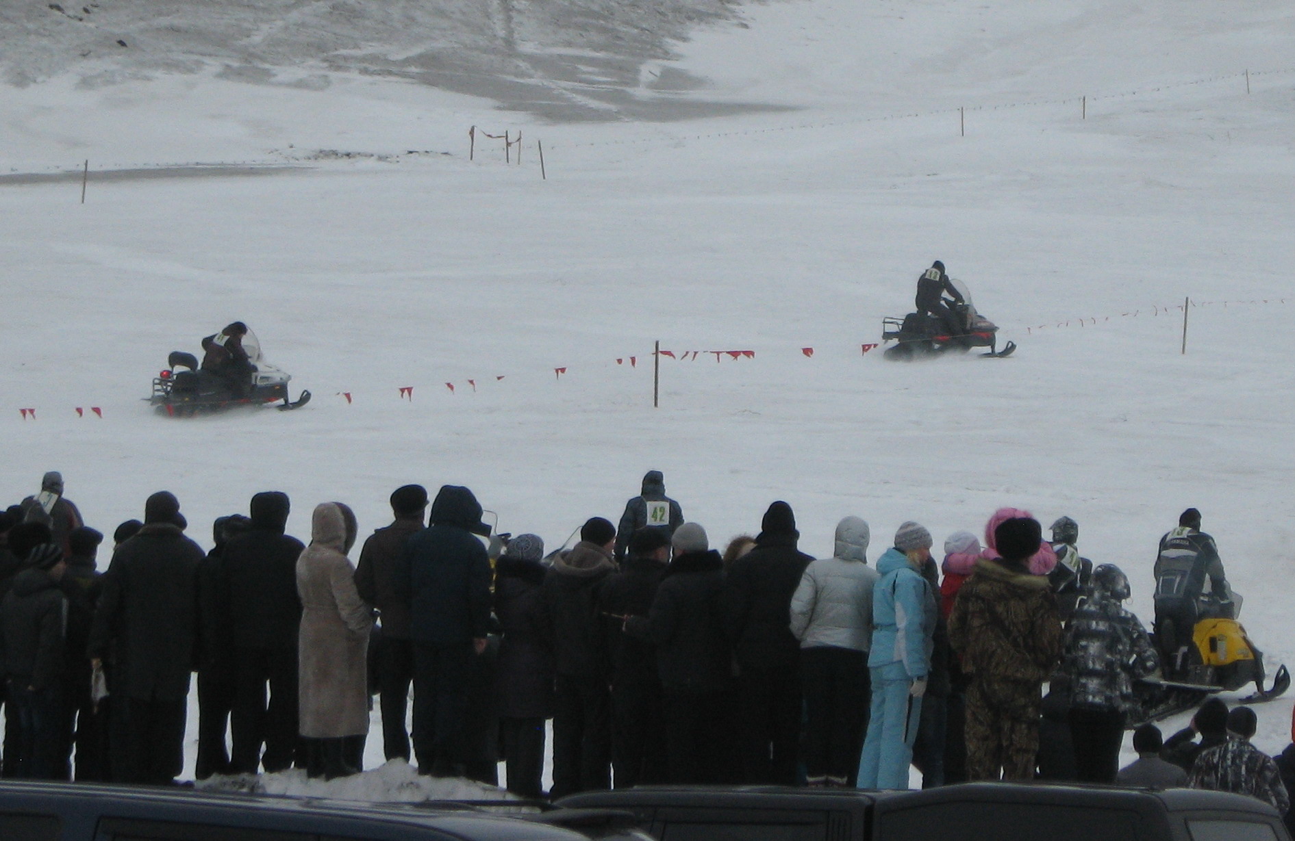 В поселке Тяжинский впервые прошли снегоходные соревнования
