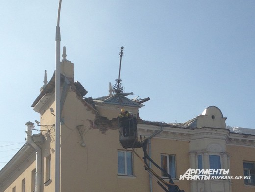 Тулеев считает управляющую компанию ответственной за обрушение дома в Кемерово.