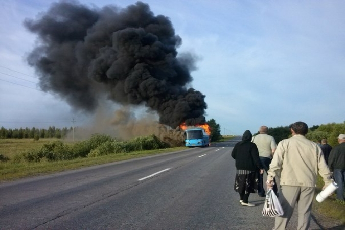 На трассе Таштагол-Новокузнецк сгорел пассажирский автобус