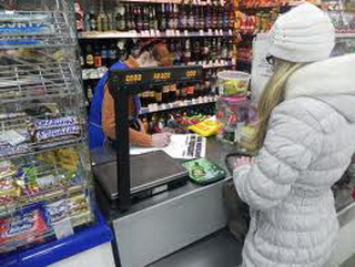 В Кузбассе оштрафована продавец за продажу спиртных напитков несовершеннолетним