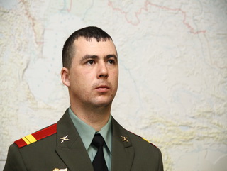 Губернатор А.Г.Тулеев вручил медаль «За честь и мужество» военнослужащему за спасение людей