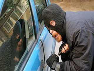 В Кузбассе задержали подозреваемых в совершении серии краж аккумуляторов с припаркованных автомобилей