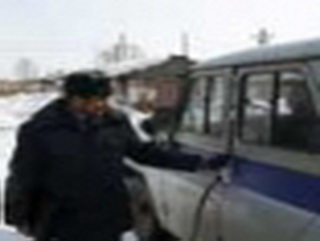 В Прокопьевске полицейский спас от замерзания провалившегося в фонтан ребенка