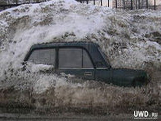 В Кузбассе злоумышленники ограбили таксиста, попавшего в снежный занос