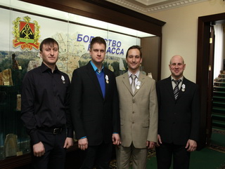 Губернатор А.Г.Тулеев отметил областными наградами волонтеров за спасение людей, заблудившихся в тайге