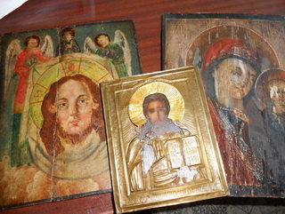 В Междуреченске задержали грабителя, похитившего иконы у коллекционера