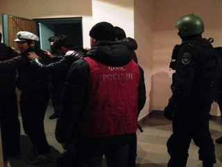 В Кемерово сотрудники полиции и миграционной службы нашли нелегального официанта