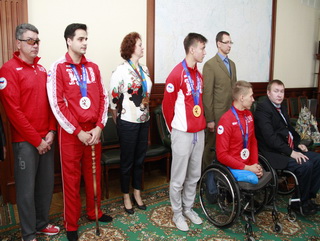 А.Г.Тулеев вручил областные награды победителями и призерами сочинской Паралимпиады