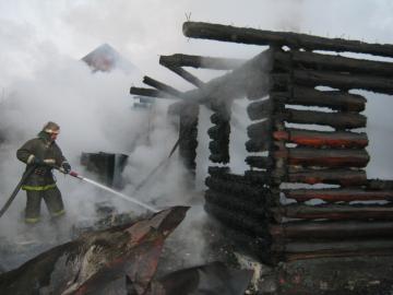 В Новокузнецке Кемеровской области при пожаре спасли человека 