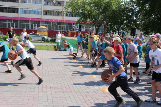 В Топкинском районе спортивные летние площадки еженедельно посещают более 4 тысяч человек