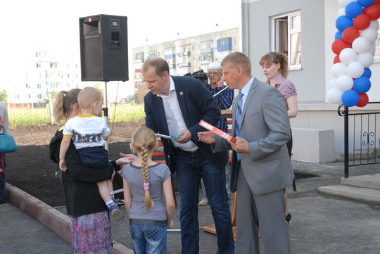 В поселке Бачатский города Белово 32 семьи получили ключи от квартир