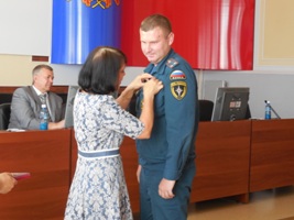 В Администрации Беловского района состоялось награждение сотрудников МЧС России