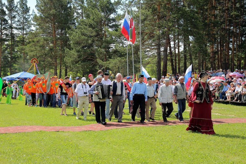 В Прокопьевске в День России прошел национальный татаро-башкирский праздник «Сабантуй»