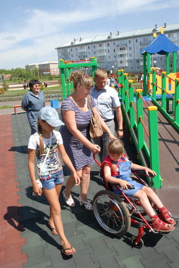 В Белове появились игровые комплексы для детей с ограниченными возможностями здоровья