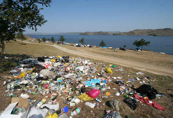 Юные кузбассовцы очищают от мусора родники и берега рек