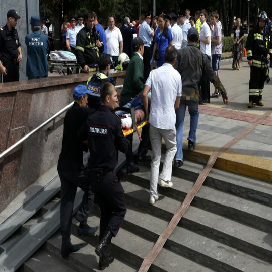 Аман Тулеев от имени кузбассовцев выразил соболезнование мэру Москвы в связи с крупной аварией в метро