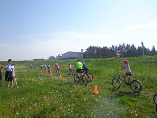 Сотрудники ГИБДД Кемеровского района организовали для школьников велокросс