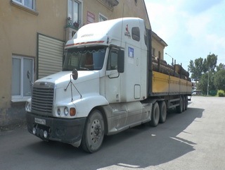 В Кузбассе задержали автомобиль, перевозивший без документов лес