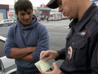 Кузбасские полицейские выявили на кемеровском рынке нелегальных мигрантов