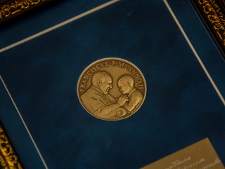 Аман Тулеев удостоен медали Папы Римского Франциска