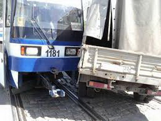 В Кемерово устанавливают обстоятельства ДТП, в результате которого пострадали трое пассажиров трамвая