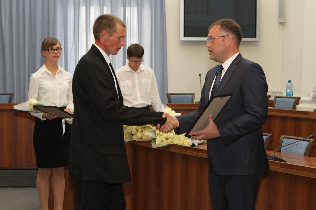 Исполняющий обязанности главы города Кемерово Илья Середюк поздравил строителей с профессиональным праздником