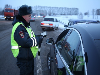 В Кемеровской области полицейские задержали подозреваемого в вооруженном нападении на автоледи