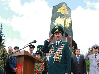 В парке Победы имени Г.К.Жукова города Кемерово установили памятник воинам-пограничникам 