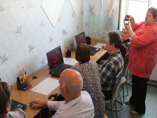 В Кузбассе для престарелых и инвалидов открылся компьютерный класс