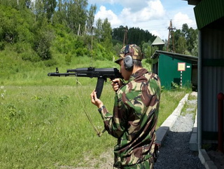В кузбасской полиции выбрали самого меткого стрелка из автомата Калашникова