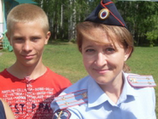 В Кузбассе полицейские научили подростков из военно-спортивного лагеря правилам безопасного селфи
