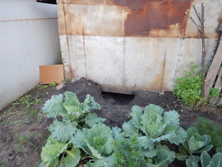 В Кемеровской области злоумышленник устроил подкоп под чужой гараж 