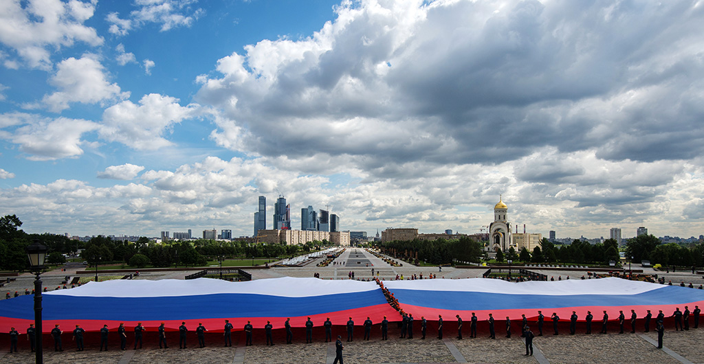 В России отмечают день государственного флага