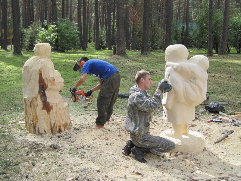 В Кузбассе прошел мастер-класс по изготовлению деревянных скульптур «Воинская доблесть»