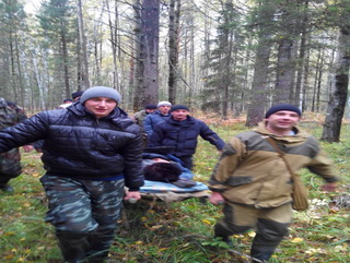 В Кемеровской области полицейские навестили пенсионера, которого спасли от смерти в лесу
