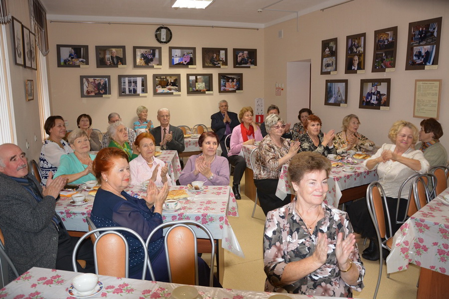 В городах и районах Кузбасса проходят праздничные мероприятия, посвященные Дню уважения старшего поколения